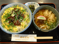 牛すじ煮込み丼